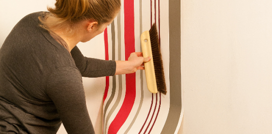 Passez une brosse à tapisser