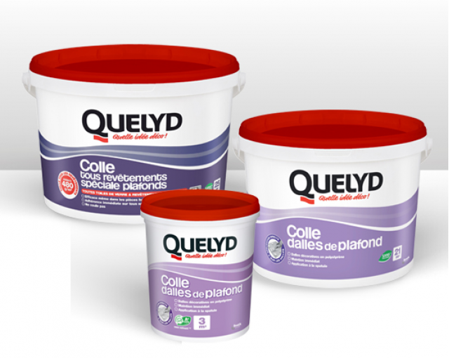 Coller des revêtements au plafond 